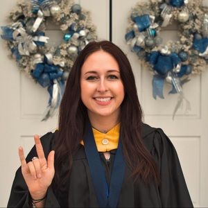 Meet your Posher, Laura